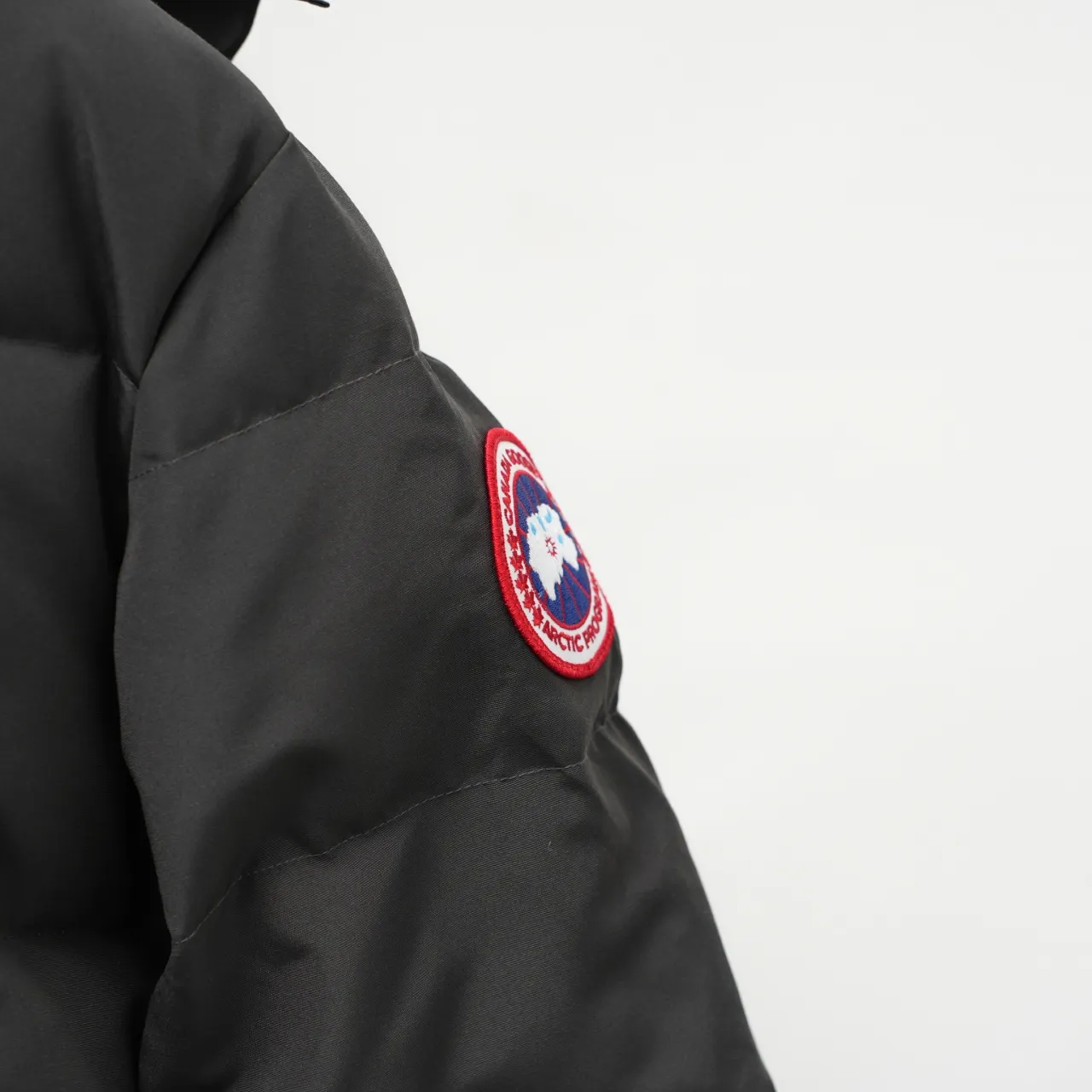 P740 CANADA GOOSE丨Canada Goose 29 New 2048 Hairless Collar Hooded Down Jacket Color: Graphite Red Size: XS-XXL